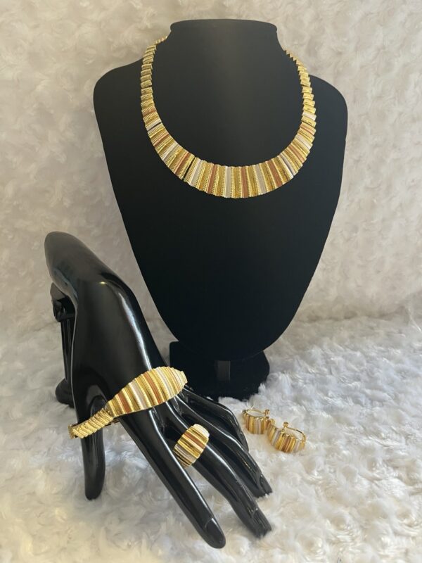 Nubai Regal Set 003
