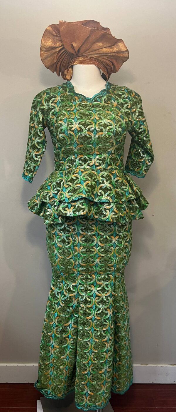 Lace Ensemble – Emerald & Gold Radiance